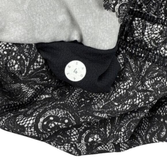 Lululemon Hit It Short (3 1/2") Mini Cinder Lace White Black / Black Size 4 - Picture 7 of 9